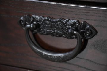 中古　美品　重厚感ある佇まいが魅力的な五尺水屋箪笥サイドボード(食器棚、戸棚、収納棚、キャビネット)(R-081118)