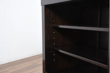 中古　美品　重厚感ある佇まいが魅力的な五尺水屋箪笥サイドボード(食器棚、戸棚、収納棚、キャビネット)(R-081118)