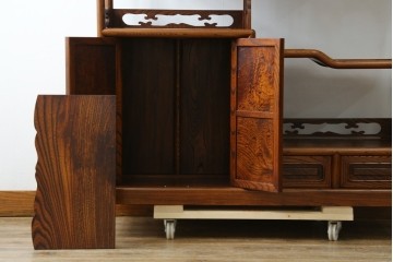 新古　未使用展示品　指物工芸家具　総欅(ケヤキ)材　玉杢　漆塗り　品のある佇まいが美しい飾り棚　(R-081119)