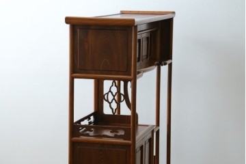 新古　未使用展示品　指物工芸家具　総欅(ケヤキ)材　玉杢　漆塗り　品のある佇まいが美しい飾り棚　(R-081119)