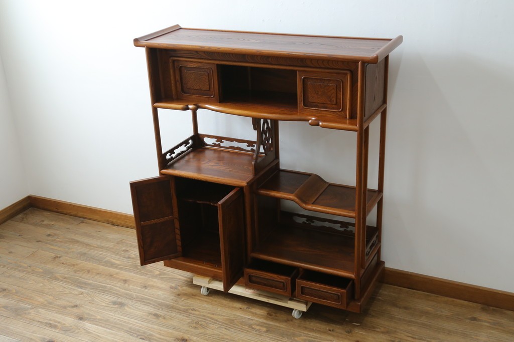 新古　未使用展示品　指物工芸家具　総欅(ケヤキ)材　玉杢　漆塗り　品のある佇まいが美しい飾り棚　(R-081119)