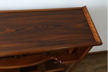 新古　未使用展示品　指物工芸家具　総欅(ケヤキ)材　玉杢　漆塗り　品のある佇まいが美しい飾り棚　(R-081119)