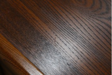 新古　未使用展示品　指物工芸家具　総欅(ケヤキ)材　玉杢　漆塗り　品のある佇まいが美しい飾り棚　(R-081119)