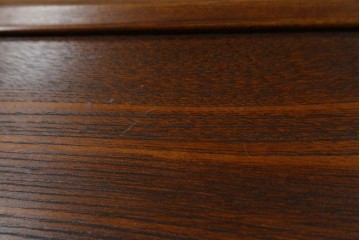 新古　未使用展示品　指物工芸家具　総欅(ケヤキ)材　玉杢　漆塗り　品のある佇まいが美しい飾り棚　(R-081119)