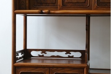 新古　未使用展示品　指物工芸家具　総欅(ケヤキ)材　玉杢　漆塗り　品のある佇まいが美しい飾り棚　(R-081119)
