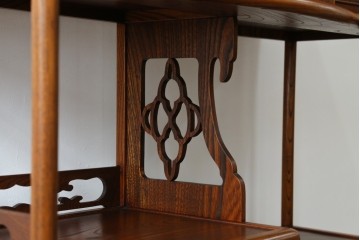 新古　未使用展示品　指物工芸家具　総欅(ケヤキ)材　玉杢　漆塗り　品のある佇まいが美しい飾り棚　(R-081119)