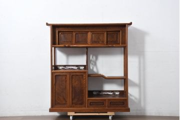 中古　未使用　展示品　指物工芸家具　総欅(ケヤキ)材　玉杢　漆塗り　品のある佇まいが美しい飾り棚(茶棚、茶箪笥、陳列棚、収納棚、戸棚)(R-081119)