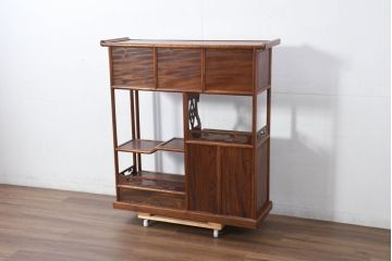 中古　未使用　展示品　指物工芸家具　総欅(ケヤキ)材　玉杢　漆塗り　品のある佇まいが美しい飾り棚(茶棚、茶箪笥、陳列棚、収納棚、戸棚)(R-081119)