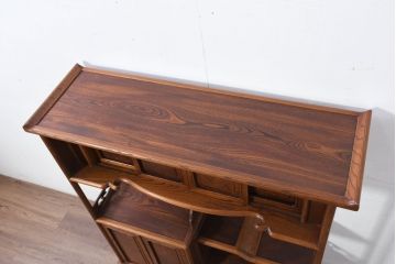 中古　未使用　展示品　指物工芸家具　総欅(ケヤキ)材　玉杢　漆塗り　品のある佇まいが美しい飾り棚(茶棚、茶箪笥、陳列棚、収納棚、戸棚)(R-081119)