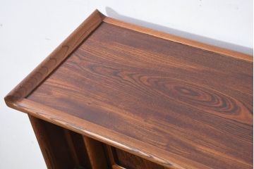 中古　未使用　展示品　指物工芸家具　総欅(ケヤキ)材　玉杢　漆塗り　品のある佇まいが美しい飾り棚(茶棚、茶箪笥、陳列棚、収納棚、戸棚)(R-081119)
