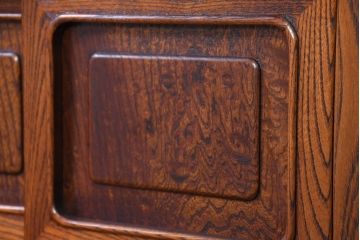 中古　未使用　展示品　指物工芸家具　総欅(ケヤキ)材　玉杢　漆塗り　品のある佇まいが美しい飾り棚(茶棚、茶箪笥、陳列棚、収納棚、戸棚)(R-081119)