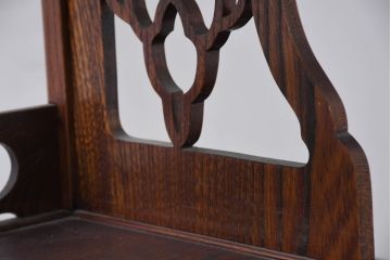 中古　未使用　展示品　指物工芸家具　総欅(ケヤキ)材　玉杢　漆塗り　品のある佇まいが美しい飾り棚(茶棚、茶箪笥、陳列棚、収納棚、戸棚)(R-081119)