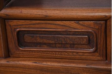 中古　未使用　展示品　指物工芸家具　総欅(ケヤキ)材　玉杢　漆塗り　品のある佇まいが美しい飾り棚(茶棚、茶箪笥、陳列棚、収納棚、戸棚)(R-081119)