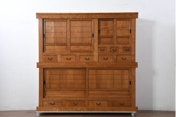 中古　美しい杢目と品のある佇まいが魅力の重ね水屋箪笥(収納箪笥、戸棚、収納棚、食器棚、バラ売り可能)(R-081120)