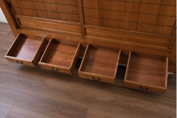 中古　美しい杢目と品のある佇まいが魅力の重ね水屋箪笥(収納箪笥、戸棚、収納棚、食器棚、バラ売り可能)(R-081120)