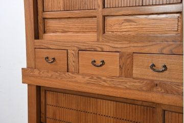中古　美しい杢目と品のある佇まいが魅力の重ね水屋箪笥(収納箪笥、戸棚、収納棚、食器棚、バラ売り可能)(R-081120)