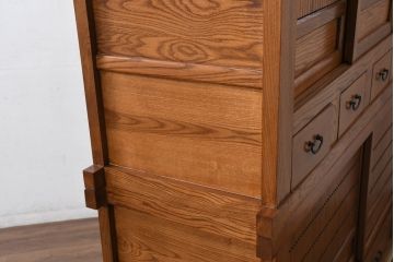 中古　美しい杢目と品のある佇まいが魅力の重ね水屋箪笥(収納箪笥、戸棚、収納棚、食器棚、バラ売り可能)(R-081120)