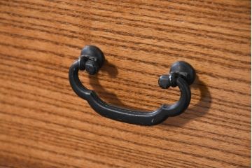 中古　美しい杢目と品のある佇まいが魅力の重ね水屋箪笥(収納箪笥、戸棚、収納棚、食器棚、バラ売り可能)(R-081120)