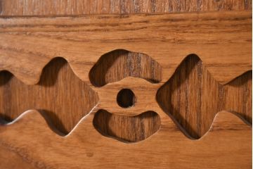 中古　美しい杢目と品のある佇まいが魅力の重ね水屋箪笥(収納箪笥、戸棚、収納棚、食器棚、バラ売り可能)(R-081120)