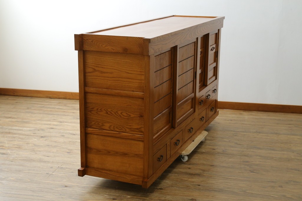 中古　超美品　美しい木目と品のある佇まいが魅力の水屋箪笥サイドボード　(R-081121)