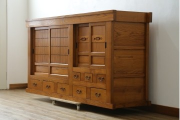 中古　超美品　美しい木目と品のある佇まいが魅力の水屋箪笥サイドボード　(R-081121)
