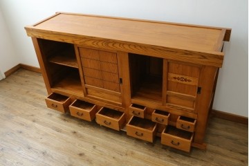 中古　超美品　美しい木目と品のある佇まいが魅力の水屋箪笥サイドボード　(R-081121)