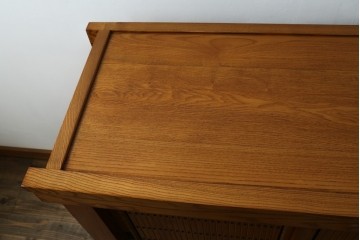 中古　超美品　美しい木目と品のある佇まいが魅力の水屋箪笥サイドボード　(R-081121)