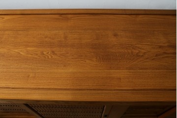 中古　超美品　美しい木目と品のある佇まいが魅力の水屋箪笥サイドボード　(R-081121)