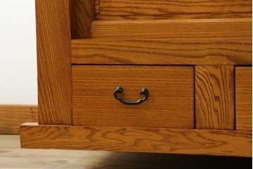 中古　超美品　美しい木目と品のある佇まいが魅力の水屋箪笥サイドボード　(R-081121)