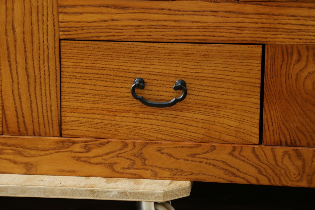 中古　超美品　美しい木目と品のある佇まいが魅力の水屋箪笥サイドボード　(R-081121)