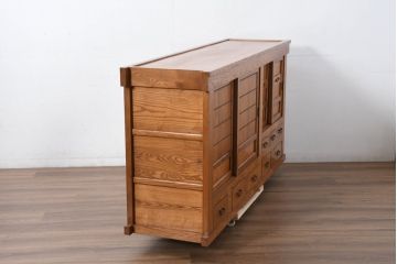 中古　美しい木目と品のある佇まいが魅力の水屋箪笥サイドボード(収納箪笥、戸棚、収納棚、食器棚)(R-081121)
