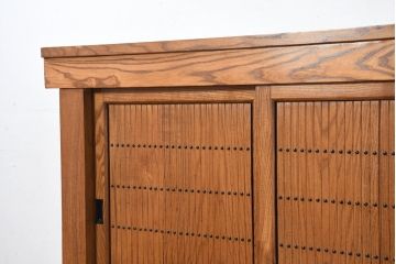 中古　美しい木目と品のある佇まいが魅力の水屋箪笥サイドボード(収納箪笥、戸棚、収納棚、食器棚)(R-081121)