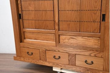 中古　美しい木目と品のある佇まいが魅力の水屋箪笥サイドボード(収納箪笥、戸棚、収納棚、食器棚)(R-081121)