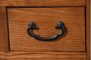 中古　美しい木目と品のある佇まいが魅力の水屋箪笥サイドボード(収納箪笥、戸棚、収納棚、食器棚)(R-081121)