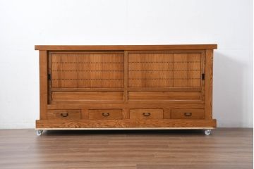 中古　美しい木目と品のある佇まいが魅力の水屋箪笥サイドボード(収納箪笥、戸棚、収納棚、食器棚)(R-081122)