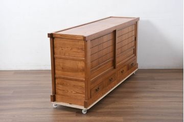 中古　美しい木目と品のある佇まいが魅力の水屋箪笥サイドボード(収納箪笥、戸棚、収納棚、食器棚)(R-081122)