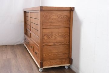 中古　美しい木目と品のある佇まいが魅力の水屋箪笥サイドボード(収納箪笥、戸棚、収納棚、食器棚)(R-081122)