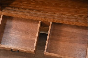 中古　美しい木目と品のある佇まいが魅力の水屋箪笥サイドボード(収納箪笥、戸棚、収納棚、食器棚)(R-081122)