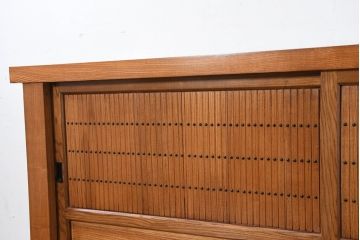 中古　美しい木目と品のある佇まいが魅力の水屋箪笥サイドボード(収納箪笥、戸棚、収納棚、食器棚)(R-081122)