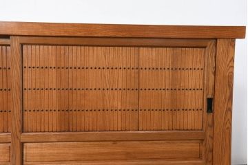 中古　美しい木目と品のある佇まいが魅力の水屋箪笥サイドボード(収納箪笥、戸棚、収納棚、食器棚)(R-081122)