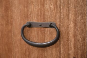和製アンティーク　上手物!!　桐材　桑材　黒柿材　真鍮彫金金具の関西収納箪笥(時代箪笥、帳場箪笥、小箪笥、和タンス、収納タンス、サイドキャビネット、サイドチェスト)(R-081124)
