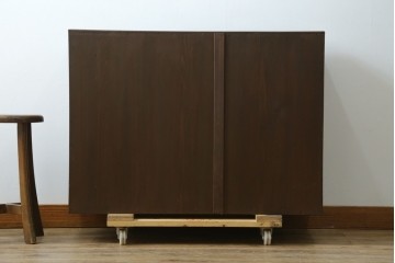 和製アンティーク　簡素でシンプルなデザインの関西時代箪笥　(R-081125)