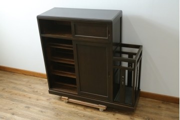 和製アンティーク　希少デザイン　樺(カバ)材　傘立て付きの珍しいデザインが素敵な下駄箱　(R-081126)