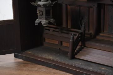 ジャンク品　和製アンティーク　美しい彫刻の作りの良い時代神棚(宮形、神殿、縁起棚)(R-081128)