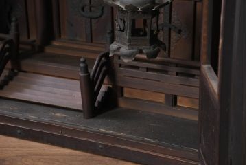 ジャンク品　和製アンティーク　美しい彫刻の作りの良い時代神棚(宮形、神殿、縁起棚)(R-081128)