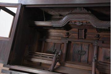 ジャンク品　和製アンティーク　美しい彫刻の作りの良い時代神棚(宮形、神殿、縁起棚)(R-081128)