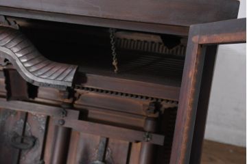 ジャンク品　和製アンティーク　美しい彫刻の作りの良い時代神棚(宮形、神殿、縁起棚)(R-081128)