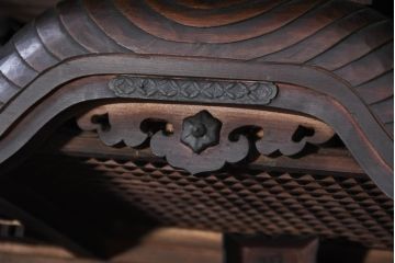 ジャンク品　和製アンティーク　美しい彫刻の作りの良い時代神棚(宮形、神殿、縁起棚)(R-081128)