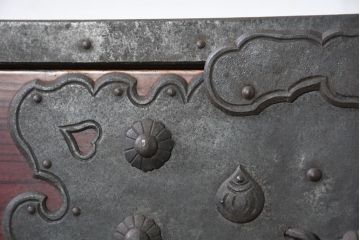 和製アンティーク　前面欅(ケヤキ)　金具の立派な佐渡箪笥(小木箪笥、和たんす、時代箪笥、収納箪笥、引き出し、整理箪笥、重ねタンス、アンティーク箪笥、バラ売り可能)(R-081130)