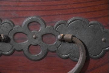 和製アンティーク　前面欅(ケヤキ)　金具の立派な佐渡箪笥(小木箪笥、和たんす、時代箪笥、収納箪笥、引き出し、整理箪笥、重ねタンス、アンティーク箪笥、バラ売り可能)(R-081130)